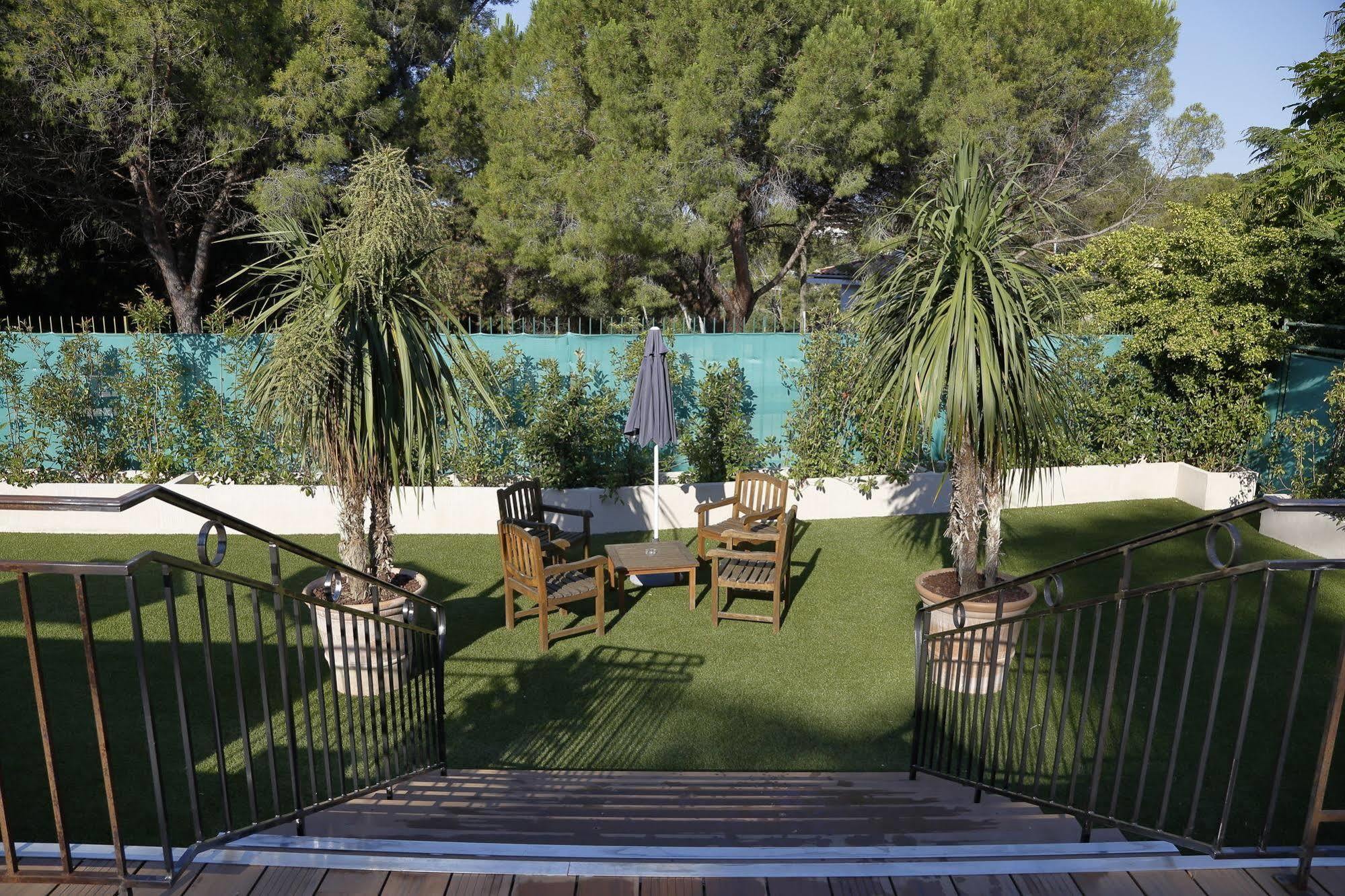 Les Jardins De Cassis - Parking Gratuit & Piscine Chauffee Otel Dış mekan fotoğraf